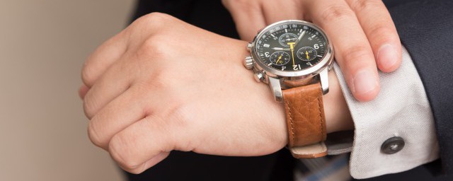皮带手表如何保养(手表皮带日常保养)