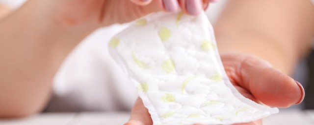 过期的卫生巾能不能使用(过期卫生巾能用吗?)