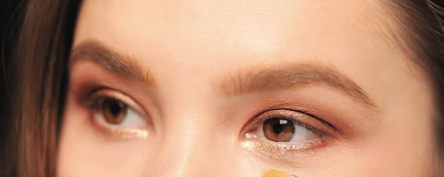 眼影如何涂(眼影的涂抹方法)