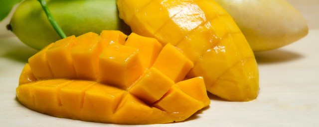 芒果能不能和皮蛋一起吃(芒果与皮蛋能一起吃吗)