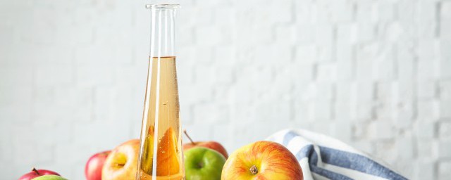 如何清洗玻璃器皿(玻璃器皿的清洗步骤和要领)