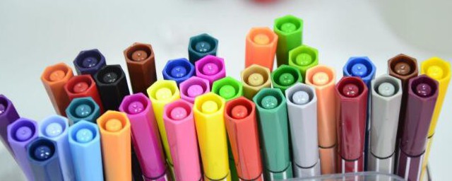 水彩笔怎么清洗干净(彩水笔怎么洗掉)