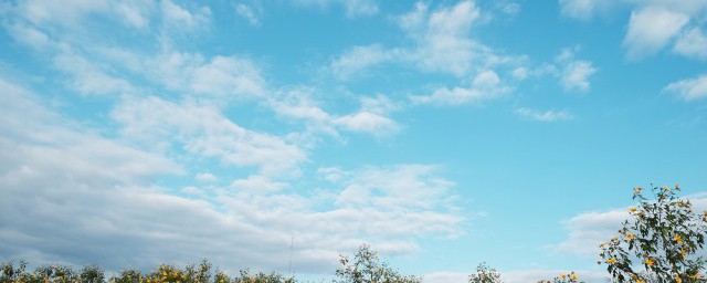 天空为什么是蓝色(天空为什么是蓝色的答案10个字)