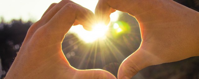 关于微小的阳光正能量句子大全(正能量的阳光短句)