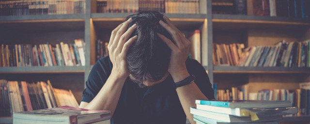 聚精会神反义词有什么(聚精会神的反义词)