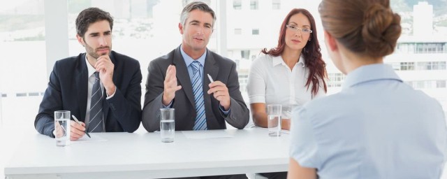 适合对面试人员提问的问题(对面试者提出哪些问题)