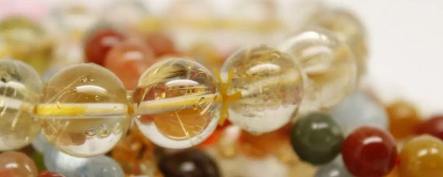 水晶项链怎么清洗(水晶手链如何清洗)