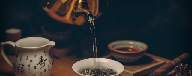 一个人喝茶的心情短语句子(一个人喝茶的句子)