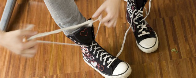 鞋小撑大技巧(鞋小怎么撑)