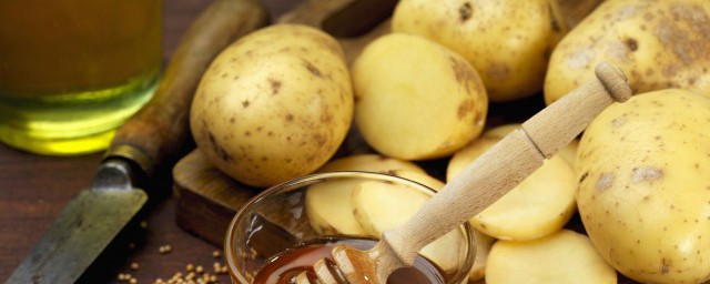 青皮土豆可以吃吗(青皮的土豆能吃吗?)