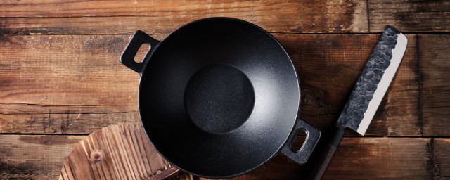 如何处理新铁锅不生锈(怎么治新铁锅让它不生锈)