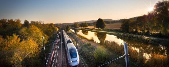 动车改签要交手续费吗(动车改签收手续费吗)