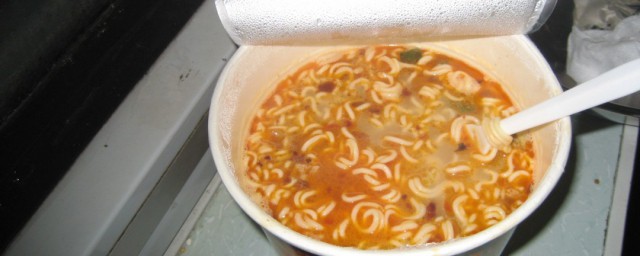 动车上是否可以吃泡面(在动车上可以吃泡面吗?)