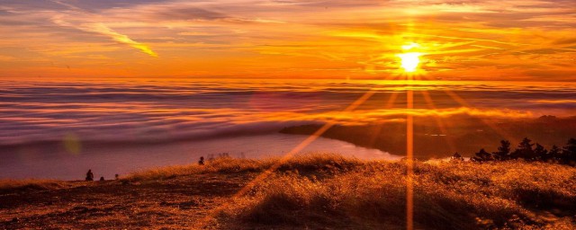 夕阳西下的唯美句子(夕阳西下的唯美句子发朋友圈简短)
