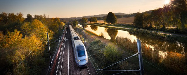 高铁上能带矿泉水吗？(高铁能不能带矿泉水)