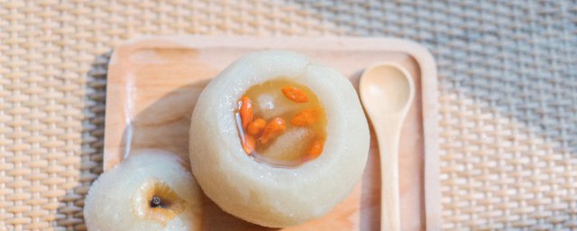 水煮梨的做法和功效与作用是什么(梨煮煮水的功效)