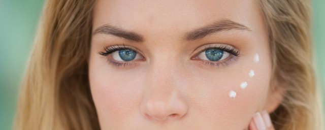 眼霜的用处介绍(眼霜有哪些功效)