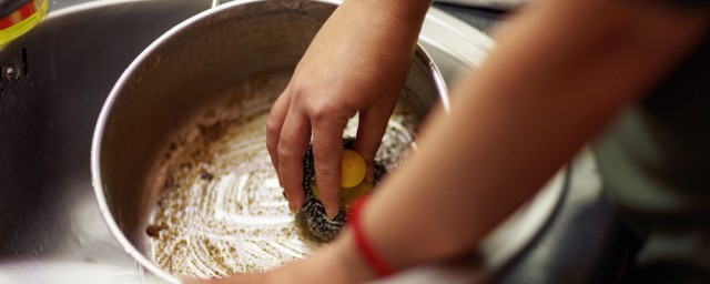 锅生锈了对身体是否有害(生锈严重的锅对人体有什么影响)