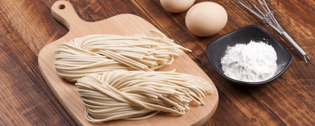 过期方便面可不可以吃(过期的方便面还能吃吗)