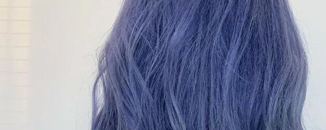 蓝色显不显白(蓝色显白还是白色显白?)