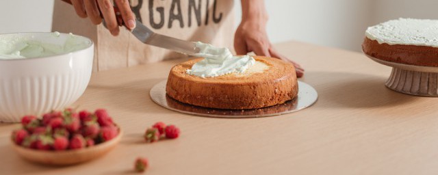 家用烤箱烤蛋糕的做法(蛋糕的烤箱做法家庭做法)