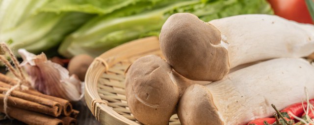 杏鲍菇焯水多久(杏鲍菇焯水多久才熟)