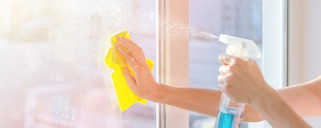 常见的琉璃是不是玻璃(琉璃是不是玻璃的一种)