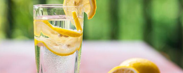 隔夜柠檬水可不可以喝(隔夜柠檬水能喝)