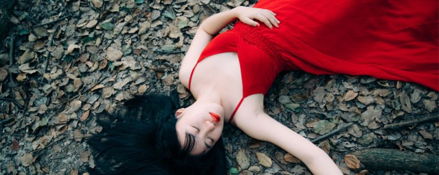 红姨出自哪一部恐怖片(红姨恐怖片名字)