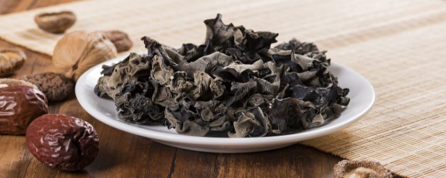 木耳和香菇可以一起吃吗(木耳和香菇能在一起吃吗?)