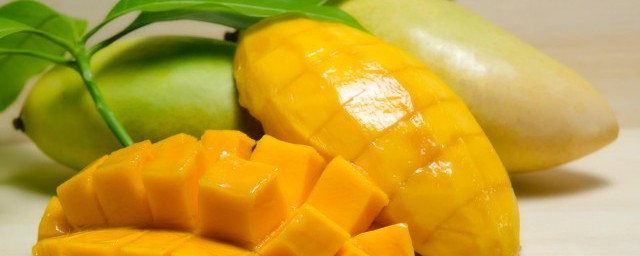 芒果发黑了可以吃吗(芒果里面发黑还能吃吗)