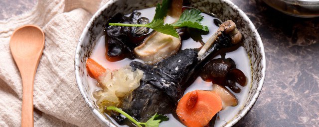 煲鸡汤好喝又补血的材料(煲鸡汤放什么材料好喝又补气血)
