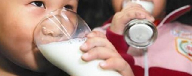 牛奶过期了可以喝吗(未拆封的牛奶过期了可以喝吗)