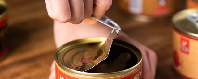 开罐头铁皮盖的做法(铁罐头怎么开盖)