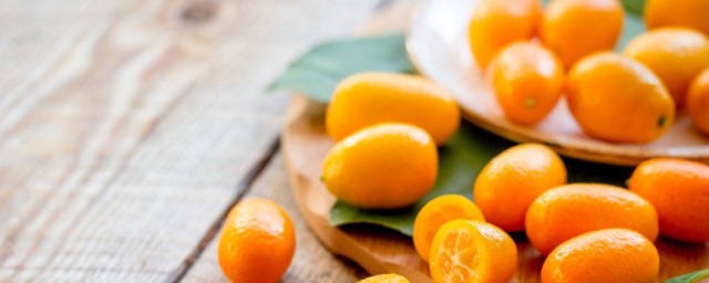 金桔和冰糖一起煮的功效(金桔和冰糖熬来吃有什么效果)
