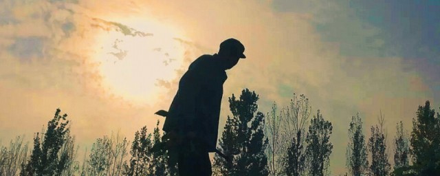 年迈的反义词介绍(年迈的近义词反义词)