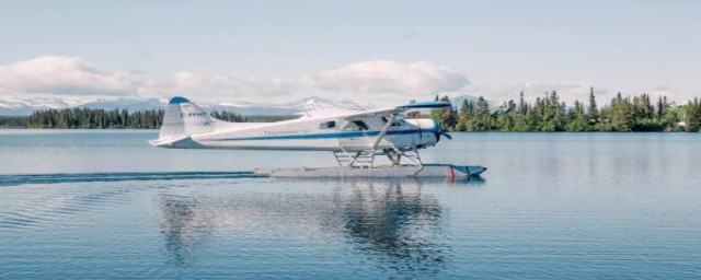 矿泉水可不可以带上飞机(矿泉水是否可以带上飞机)