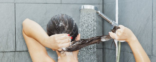 皂角洗头有没有危害(皂角可以洗头吗对头发有好处吗)