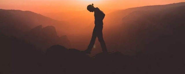 抖音文案短句有哪些(抖音热门文案句子短句)