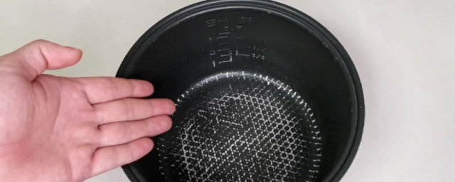 电饭煲内胆涂层掉了还能不能用(电饭煲内胆涂层掉了能吃吗)