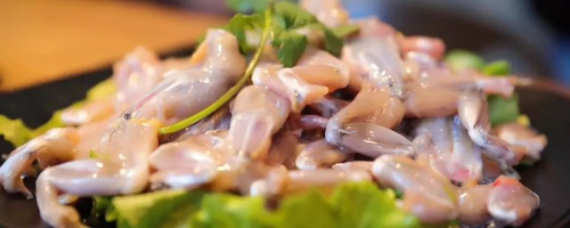 青蛙如何清洗干净做火锅(青蛙怎么做干锅)