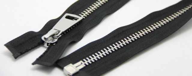 拉链将布夹死怎么弄(拉链里面夹住布的时候该如何解决)