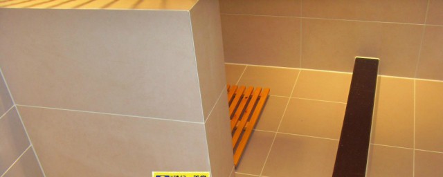 烤瓷砖如何清洗干净(如何清洗瓷砖污垢)