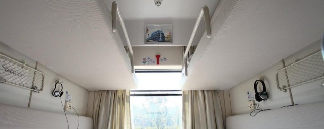 火车软卧是否有充电的地方(火车上软卧有充电的地方吗)