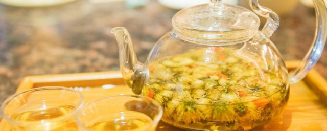 黑枸杞和菊花一起喝好吗(黑枸杞可以跟菊花一起喝吗)