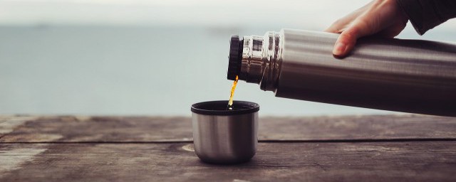 保温杯盖子打不开应该怎么处理(保温杯盖子打不开解决办法)