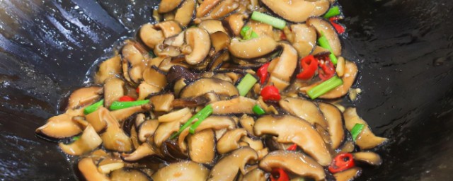 炒鲜香菇用焯水吗(鲜香菇炒之前用焯水吗)