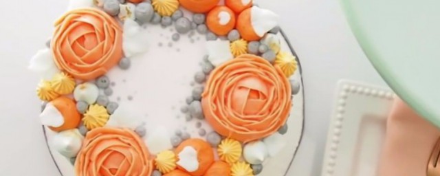 奶油霜裱花小蛋糕简单做法(裱花奶油霜怎么做)