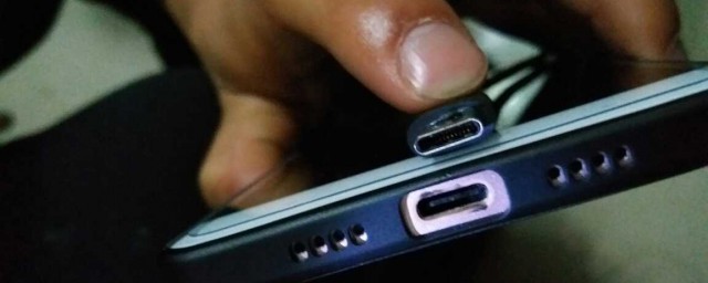 手机充电口进水解决方法(手机充电口进水咋办)