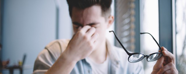 眼镜片如何清洗干净(眼镜镜片怎么清理干净)